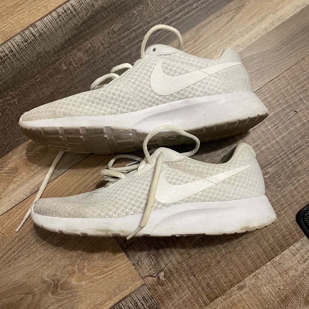 Women’s Nike Tennis Shoes